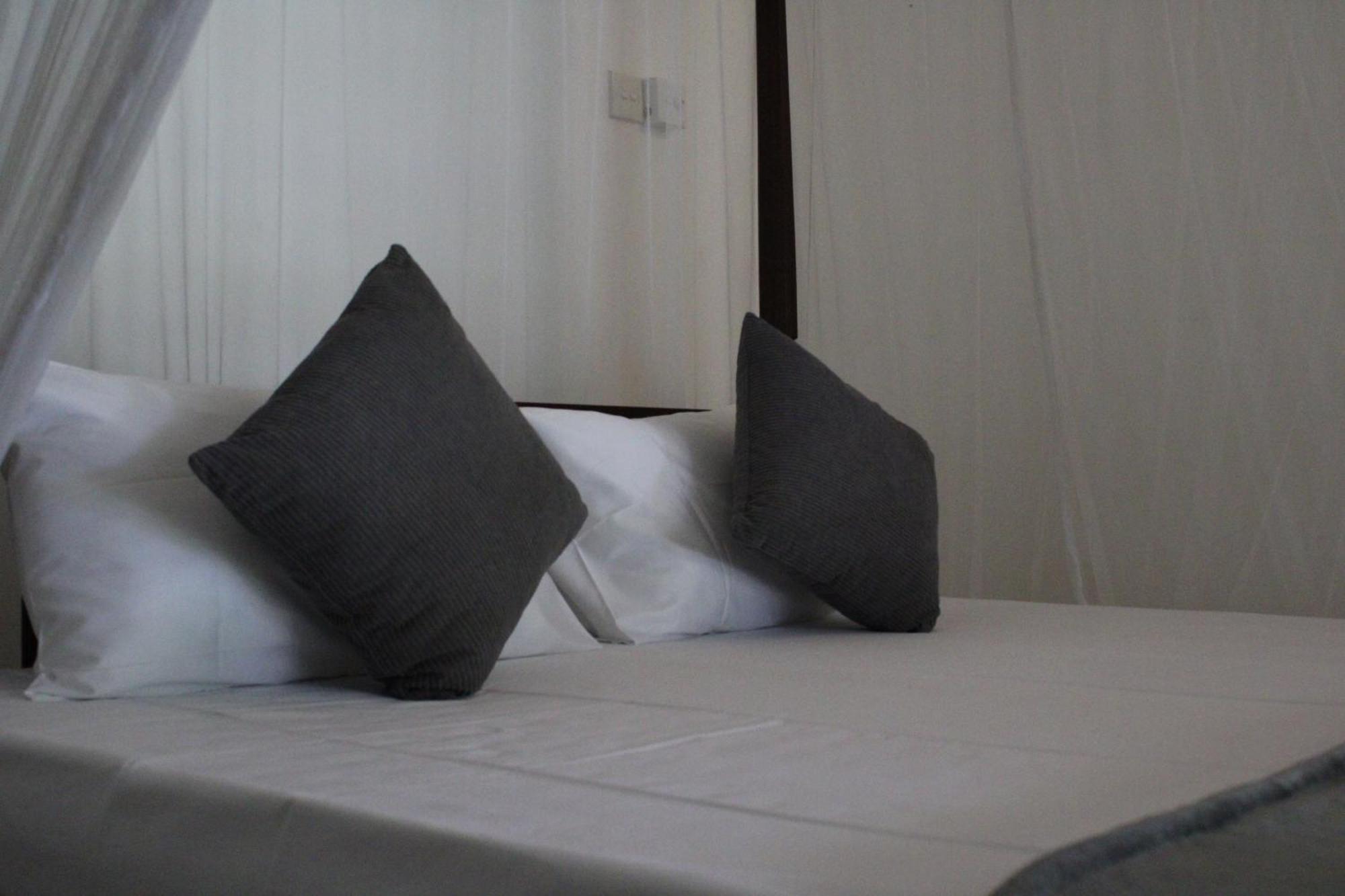 Sun And Surf Rest Hotel อาฮานกามา ภายนอก รูปภาพ